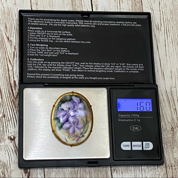 Vintage Victorian Hand-painted Purple Flower Porcelain Cameo Brooch - Picture 7 of 8